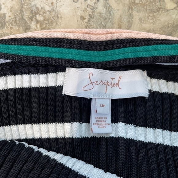 SCRIPTED HALTER CROP TOP SIZE S/P - Picture 2 of 2